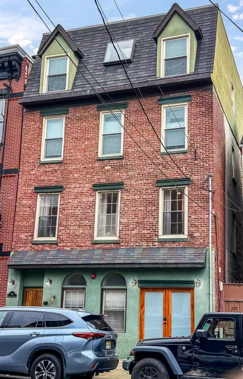 376 Palisade Ave #3, Jersey City, NJ 07307