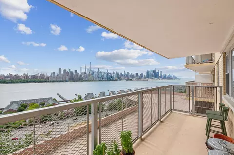 6600 Blvd E #2A, West New York, NJ 07093