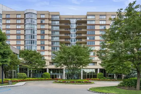 8100 River Rd #802, North Bergen, NJ 07047