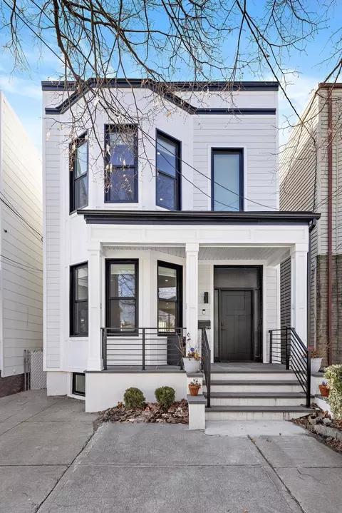 219 Dodd St, Weehawken, NJ 07086
