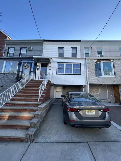 46 E 44th St, Bayonne, NJ 07002