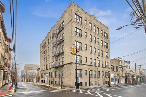 217 44th St #9, Union City, NJ 07087