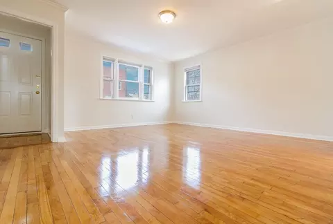 2 Veterans Ct, Bayonne, NJ 07002