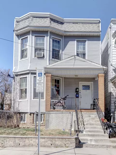13 Bayside Pl, Jersey City, NJ 07305
