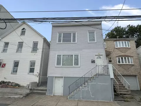 135 Avenue E, Bayonne, NJ 07002