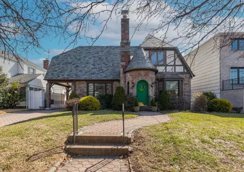 716-718 Avenue C, Bayonne, NJ 07002
