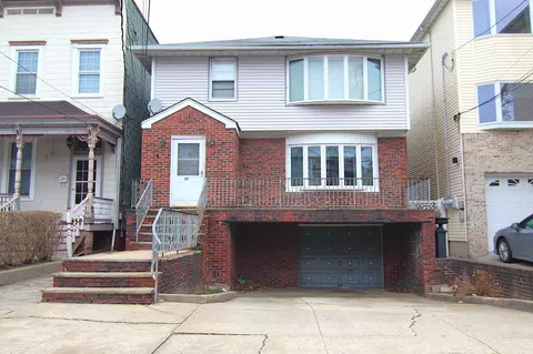 27 W 30th St, Bayonne, NJ 07002