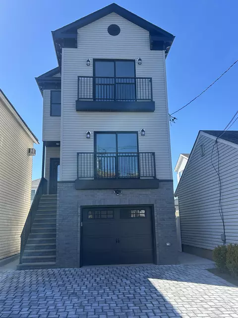 48 Evergreen St, Bayonne, NJ 07002