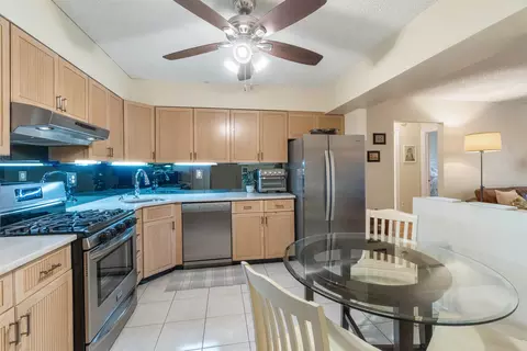 40 W 13th St #2, Bayonne, NJ 07002