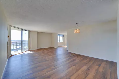 1332 Harmon Cove Tower #1332, Secaucus, NJ 07094