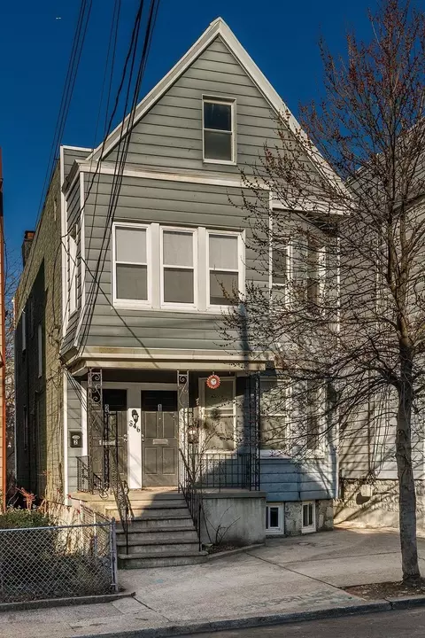 346 Armstrong Ave, Jersey City, NJ 07305