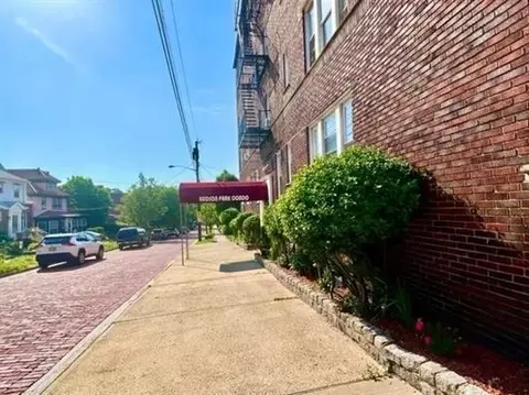 31 75th St #4E, North Bergen, NJ 07047