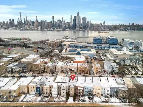 423 Gregory Ave, Weehawken, NJ 07086