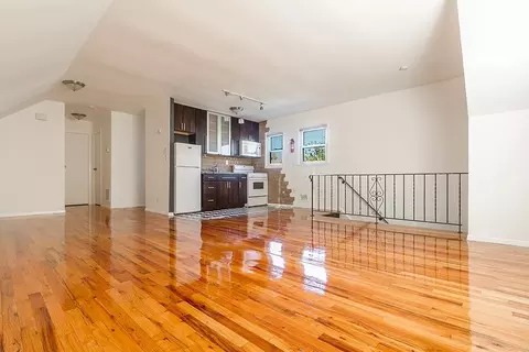 2 Pinecrest Rd, Jersey City, NJ 07305