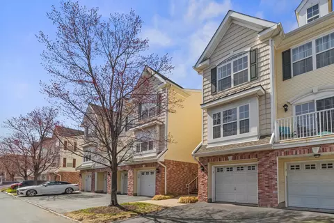 21 Maritime Way, Bayonne, NJ 07002
