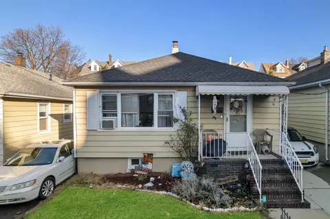 19 W 2nd St, Bayonne, NJ 07002
