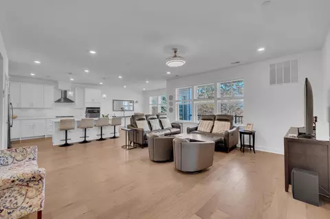 11 Veterans Way #123, Morris Plains, NJ 07950