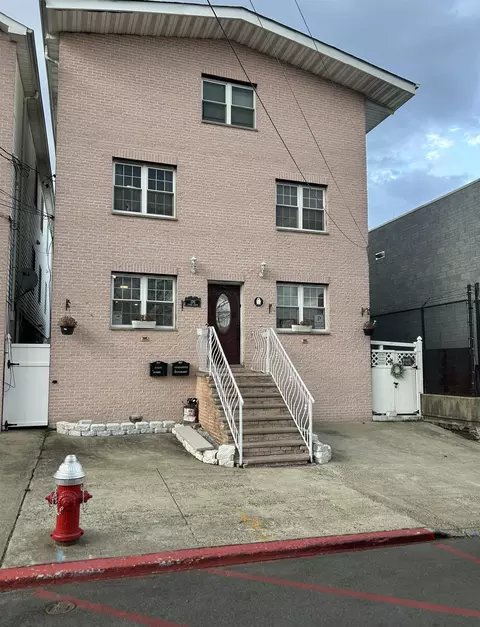 170 Custer Ave, Jersey City, NJ 07305
