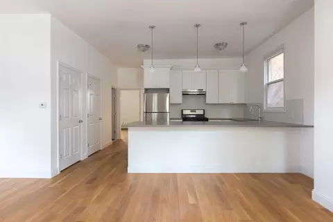 40 Manhattan Ave, Jersey City, NJ 07307