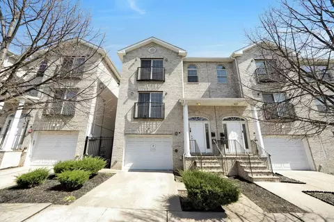 128 Gates Ave #D, Jersey City, NJ 07305