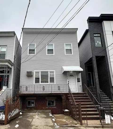 22 Zabriskie St, Jersey City, NJ 07307
