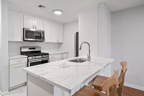 125 Garden St #3E, Hoboken, NJ 07030