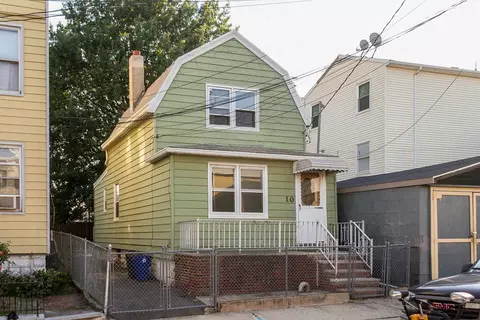 10 New St, Bayonne, NJ 07002