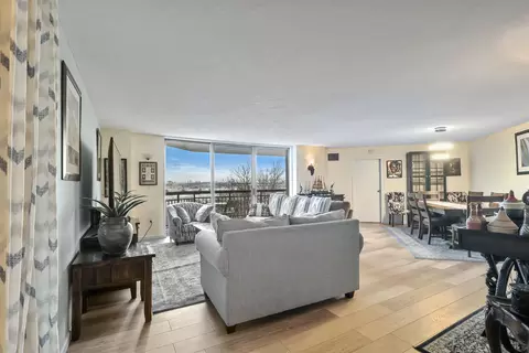 417 Harmon Cove Tower #417, Secaucus, NJ 07094