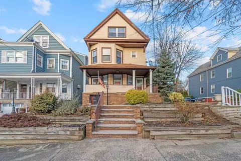 131 W 30th St, Bayonne, NJ 07002
