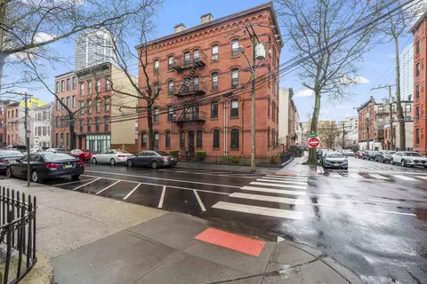 271 York St #203, Jersey City, NJ 07302