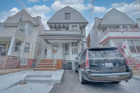 44 Wegman Pkwy, Jersey City, NJ 07305