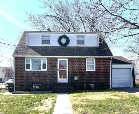 247 Pandolfi Ave, Secaucus, NJ 07094