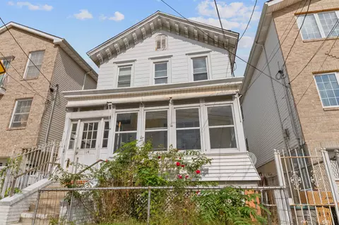 114 Oak St, Jersey City, NJ 07304