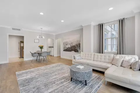 201 Shearwater Ct W #32, Jersey City, NJ 07305