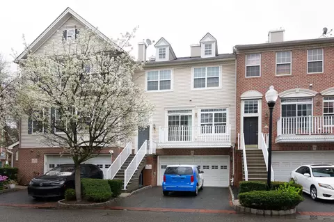 48 Lee Ct, Jersey City, NJ 07305