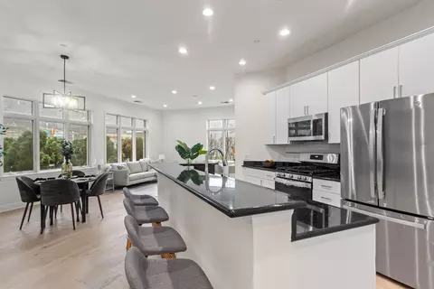 7400 River Rd #122, North Bergen, NJ 07047