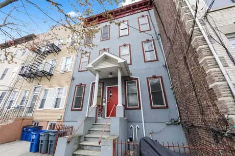 209 Webster Ave #2L, Jersey City, NJ 07307