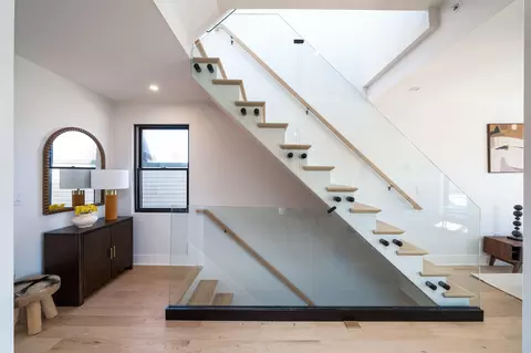 310 3rd St #4, Jersey City, NJ 07302