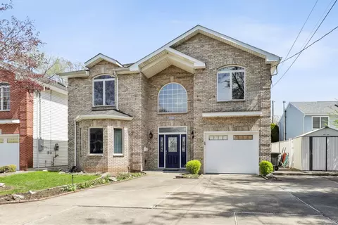 690 Golden Ave, Secaucus, NJ 07094