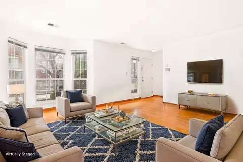 8 Droyers Pointe Blvd, Jersey City, NJ 07305