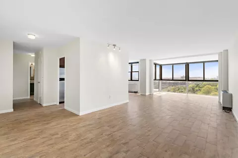 380 Mountain Rd #914, Union City, NJ 07087