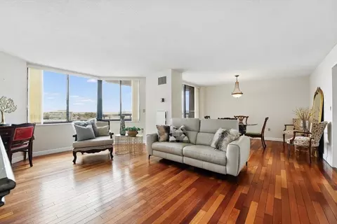 624 Harmon Cove Tower, Secaucus, NJ 07094