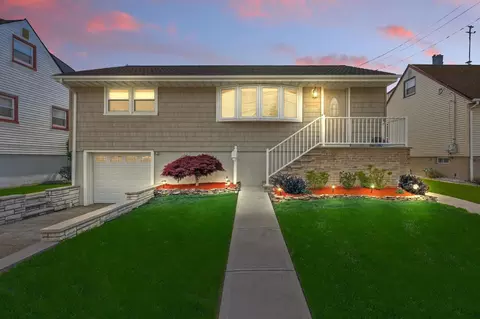 1026 Gillis Pl, Secaucus, NJ 07094
