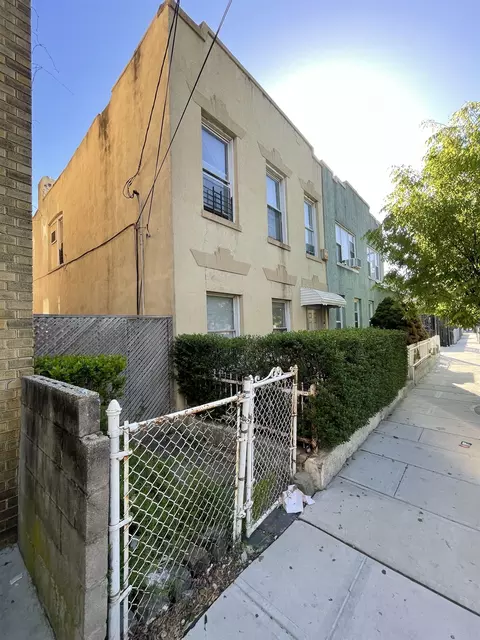 316 44th St, Union City, NJ 07087