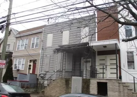195 Danforth Ave, Jersey City, NJ 07305