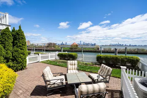 107 Shearwater Ct E, Jersey City, NJ 07305