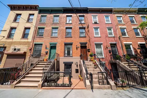286 6th St, Jersey City, NJ 07302