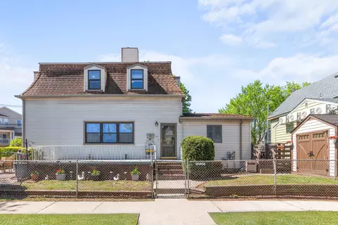 64-70 Silver St, Bayonne, NJ 07002