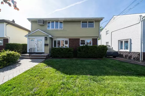 691 9th St, Secaucus, NJ 07094