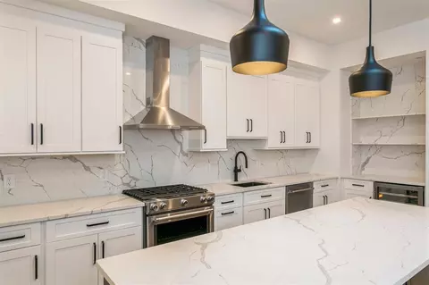 151 Webster Ave #201, Jersey City, NJ 07307
